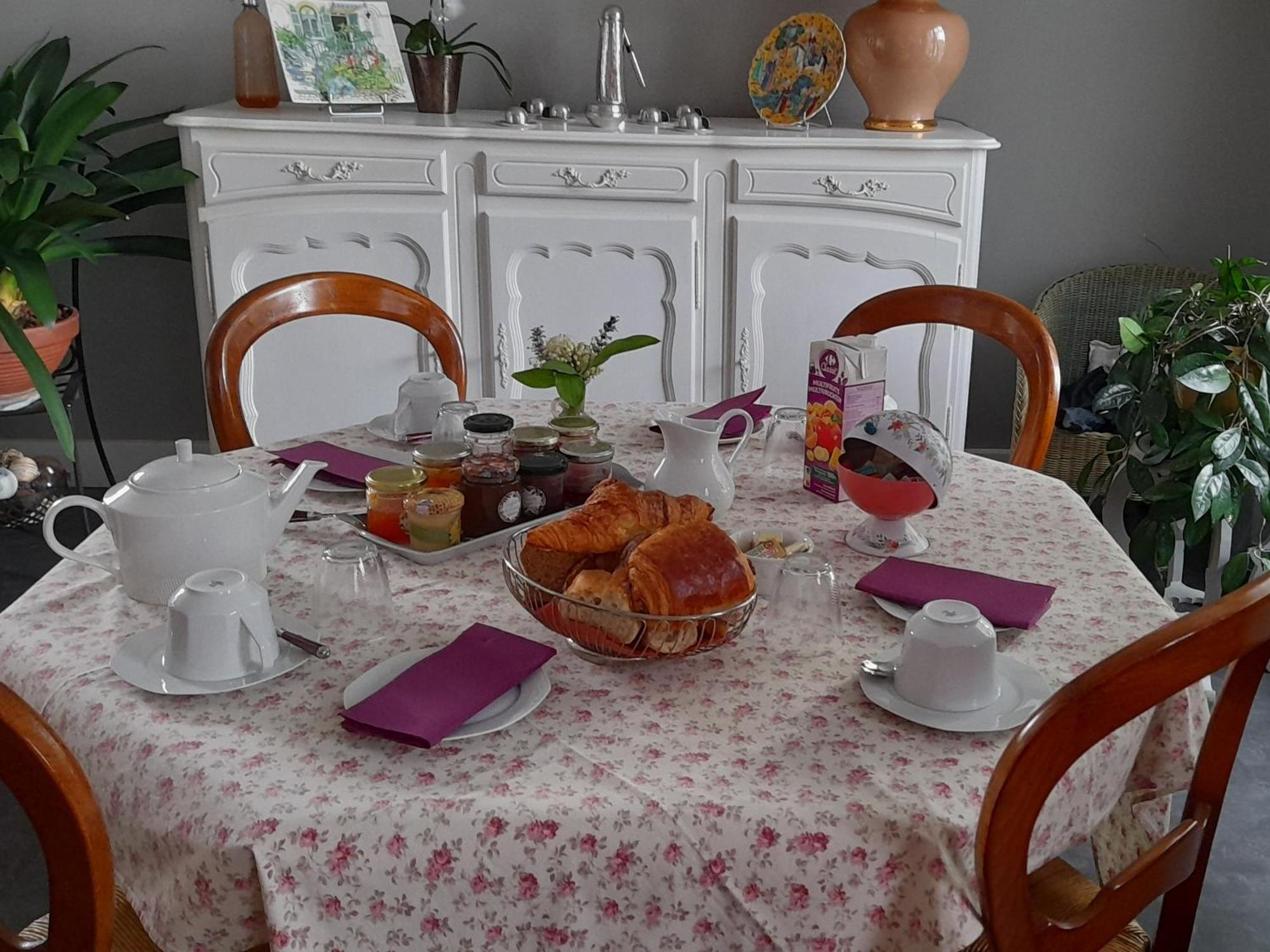 Bed and Breakfast Les Abelias Hauterive  Zimmer foto